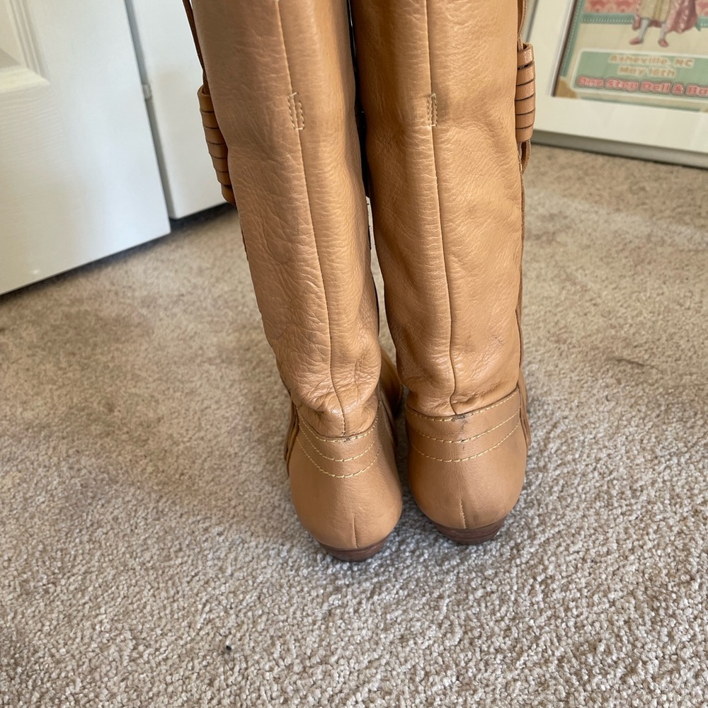 Boots - Picture 3 of 6